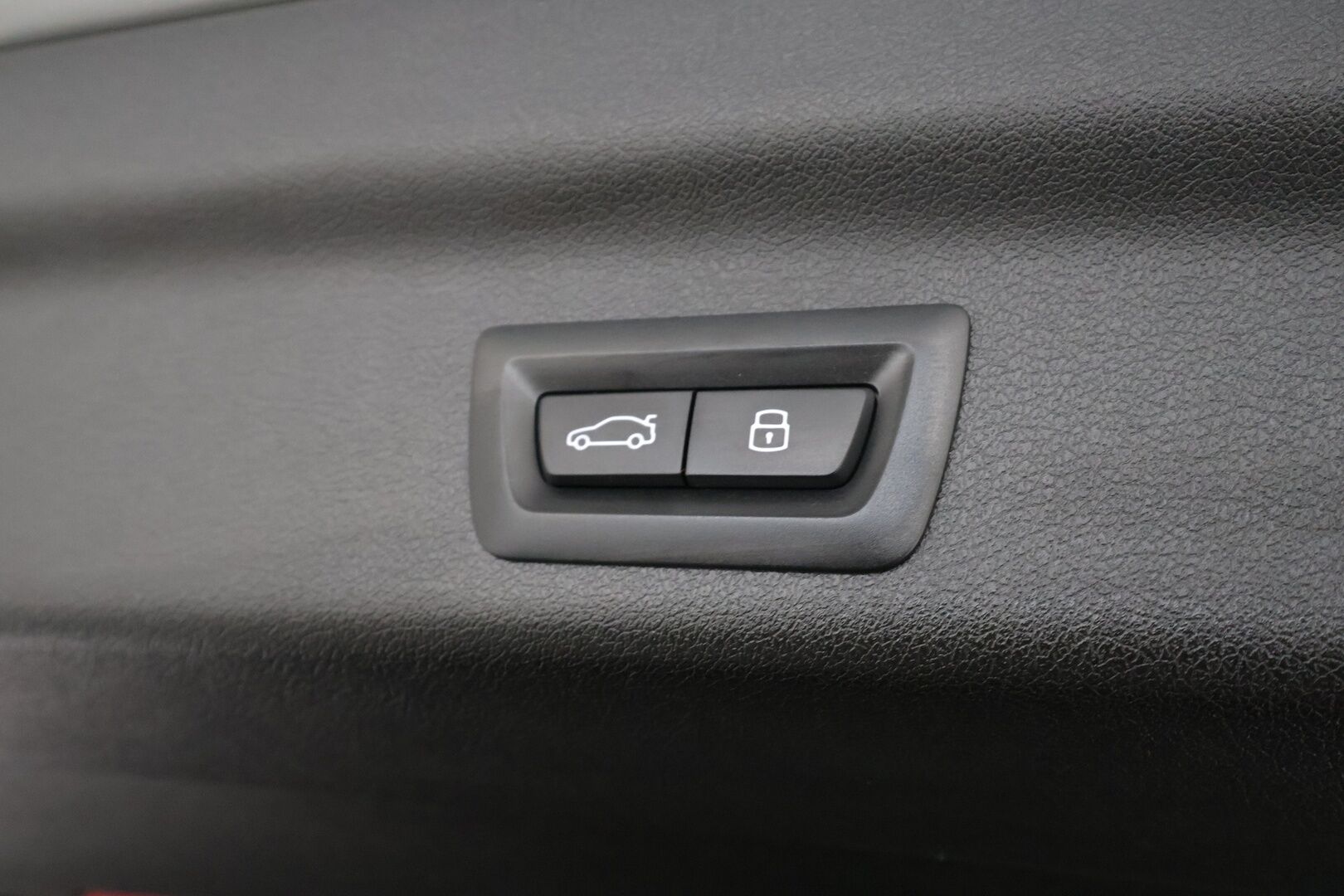 BMW IX1 2025 U11 30 xDrive Fully Charged M Sport - Vetokoukku | ACC | HUD | Widescreen | HiFi | 360-Kamera | Muistipenkki | Adapt.LED
