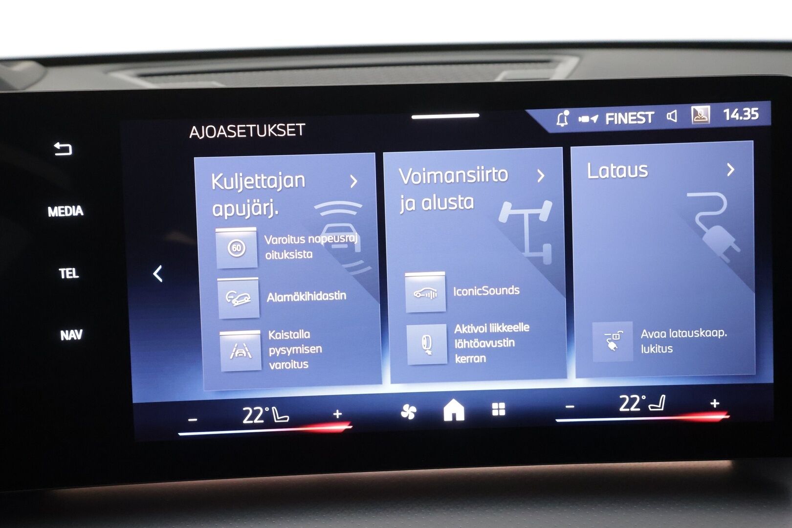 BMW IX1 2025 U11 30 xDrive Fully Charged M Sport - Vetokoukku | ACC | HUD | Widescreen | HiFi | 360-Kamera | Muistipenkki | Adapt.LED