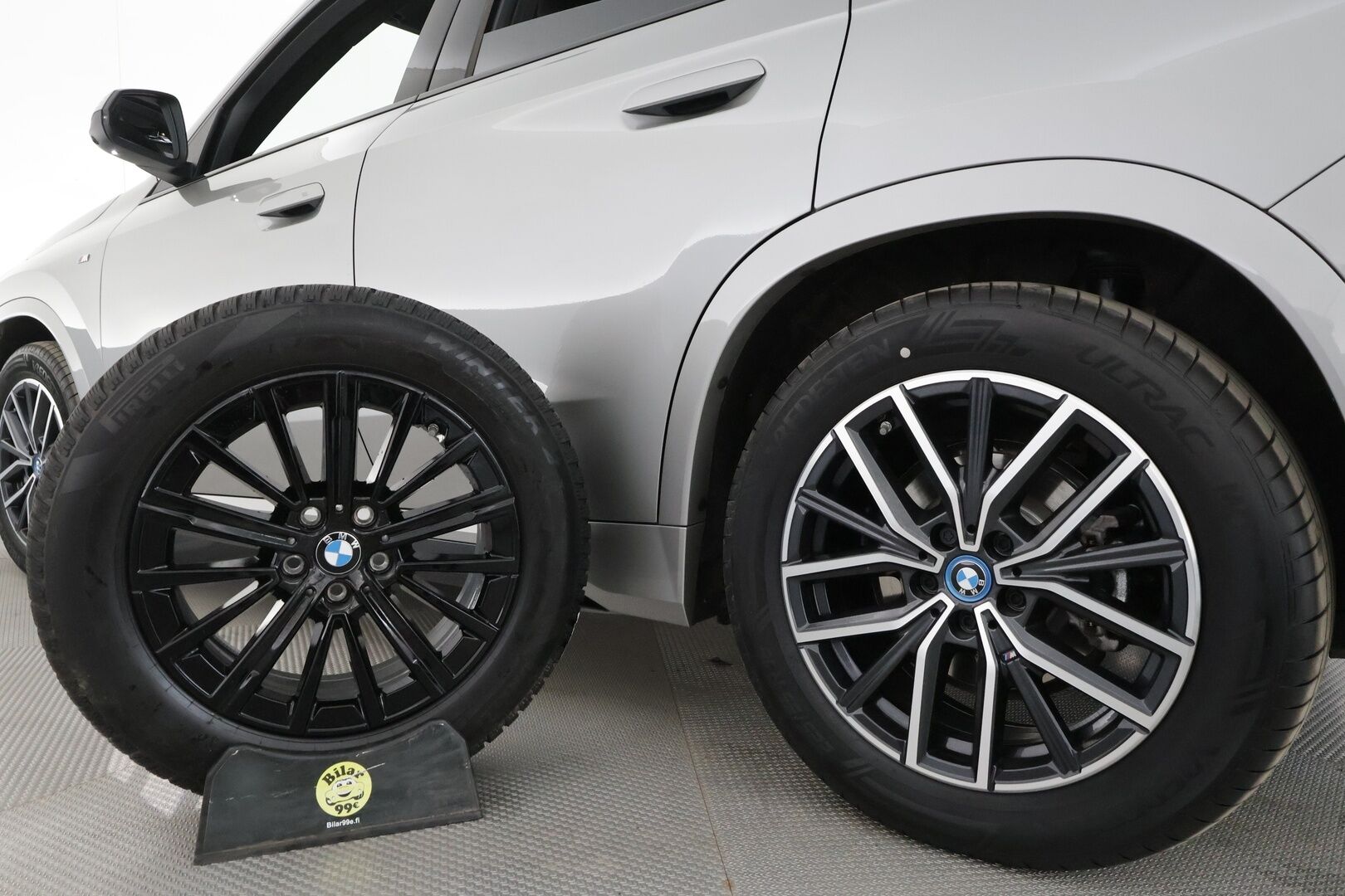 BMW IX1 2025 U11 30 xDrive Fully Charged M Sport - Vetokoukku | ACC | HUD | Widescreen | HiFi | 360-Kamera | Muistipenkki | Adapt.LED