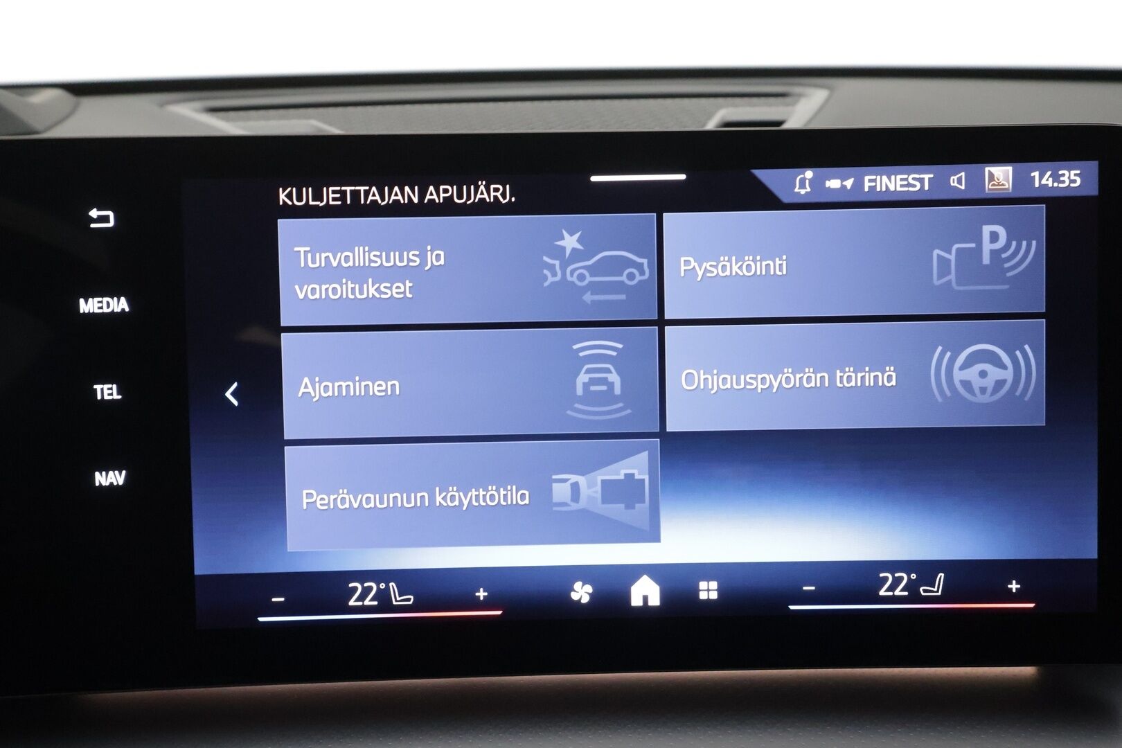BMW IX1 2025 U11 30 xDrive Fully Charged M Sport - Vetokoukku | ACC | HUD | Widescreen | HiFi | 360-Kamera | Muistipenkki | Adapt.LED