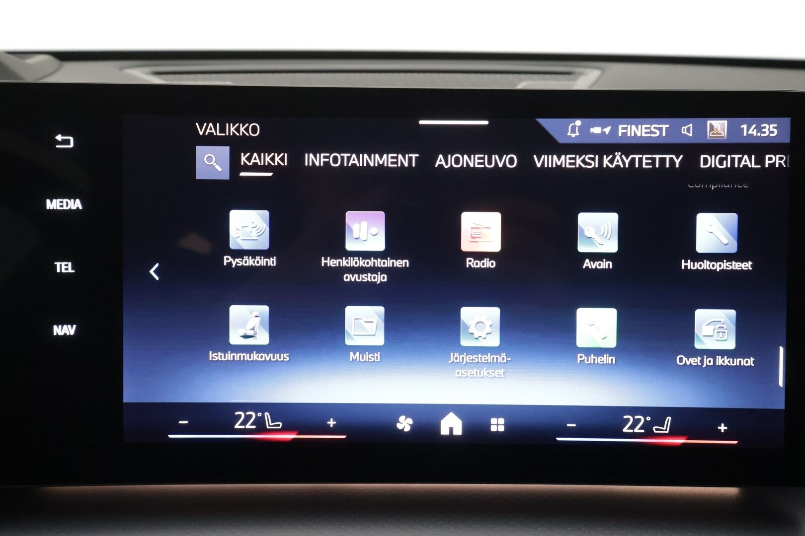 BMW IX1 2025 U11 30 xDrive Fully Charged M Sport - Vetokoukku | ACC | HUD | Widescreen | HiFi | 360-Kamera | Muistipenkki | Adapt.LED