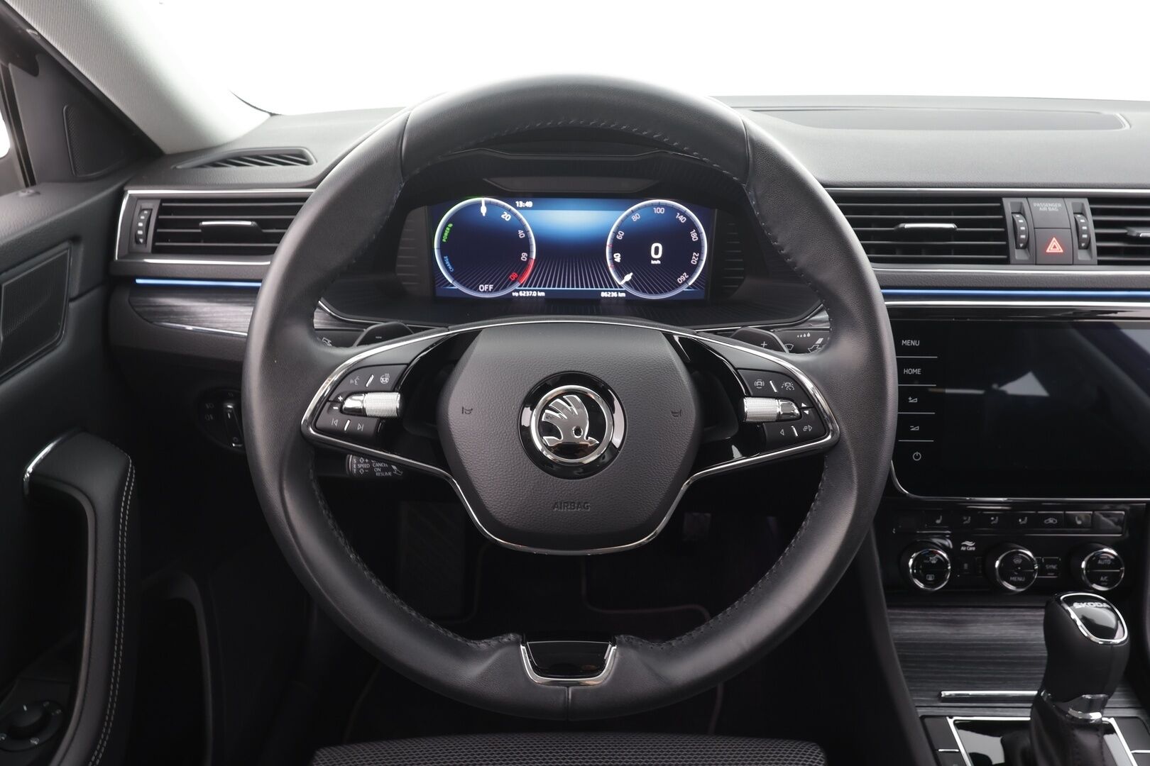 SKODA SUPERB 2023 1.4 TSI PHEV Ambition iV DSG - | Webasto | ACC | Matrix-LED | P.Kamera | Muistipenkki | Navi | Kaistavahti | Keyless | Kahdet renkaat aluvanteilla | 2x Latauskaapelit | Merkkihuollot |