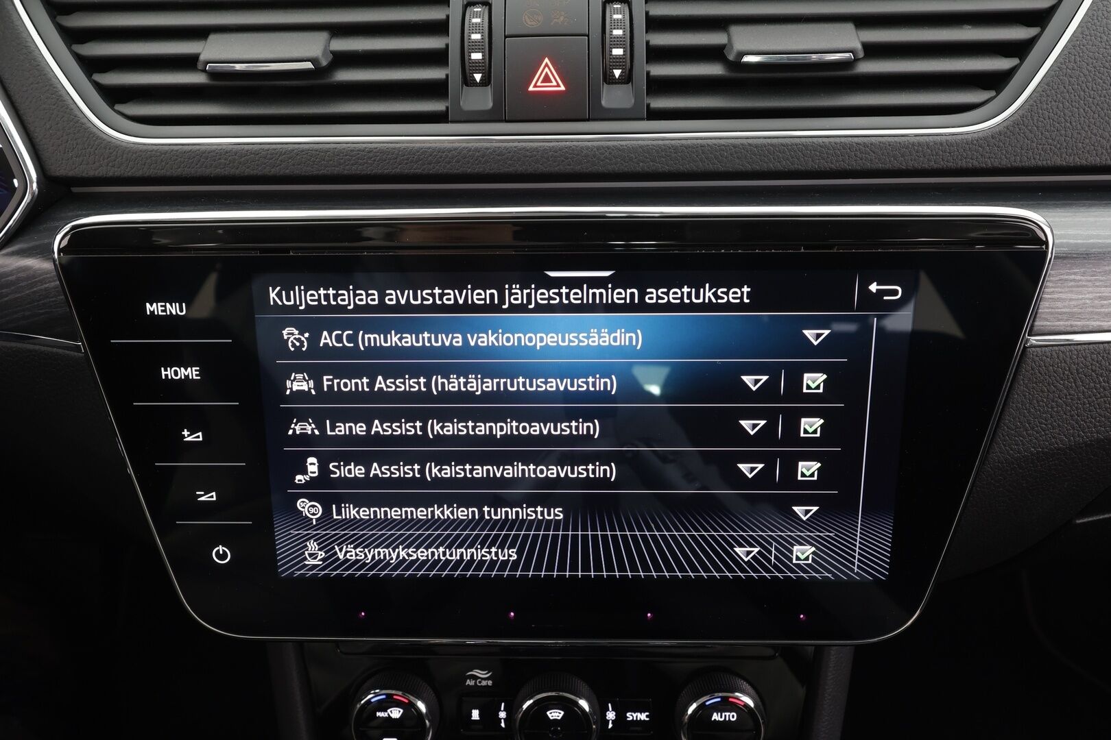 SKODA SUPERB 2023 1.4 TSI PHEV Ambition iV DSG - | Webasto | ACC | Matrix-LED | P.Kamera | Muistipenkki | Navi | Kaistavahti | Keyless | Kahdet renkaat aluvanteilla | 2x Latauskaapelit | Merkkihuollot |