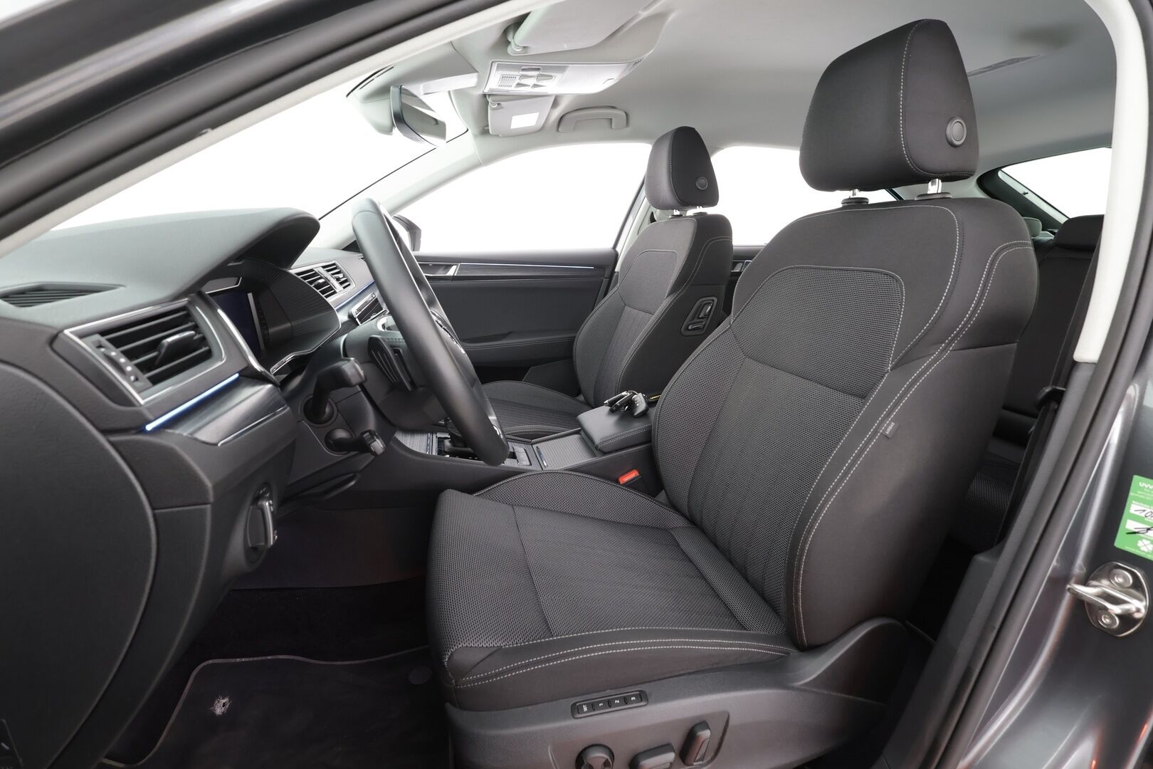 SKODA SUPERB 2023 1.4 TSI PHEV Ambition iV DSG - | Webasto | ACC | Matrix-LED | P.Kamera | Muistipenkki | Navi | Kaistavahti | Keyless | Kahdet renkaat aluvanteilla | 2x Latauskaapelit | Merkkihuollot |