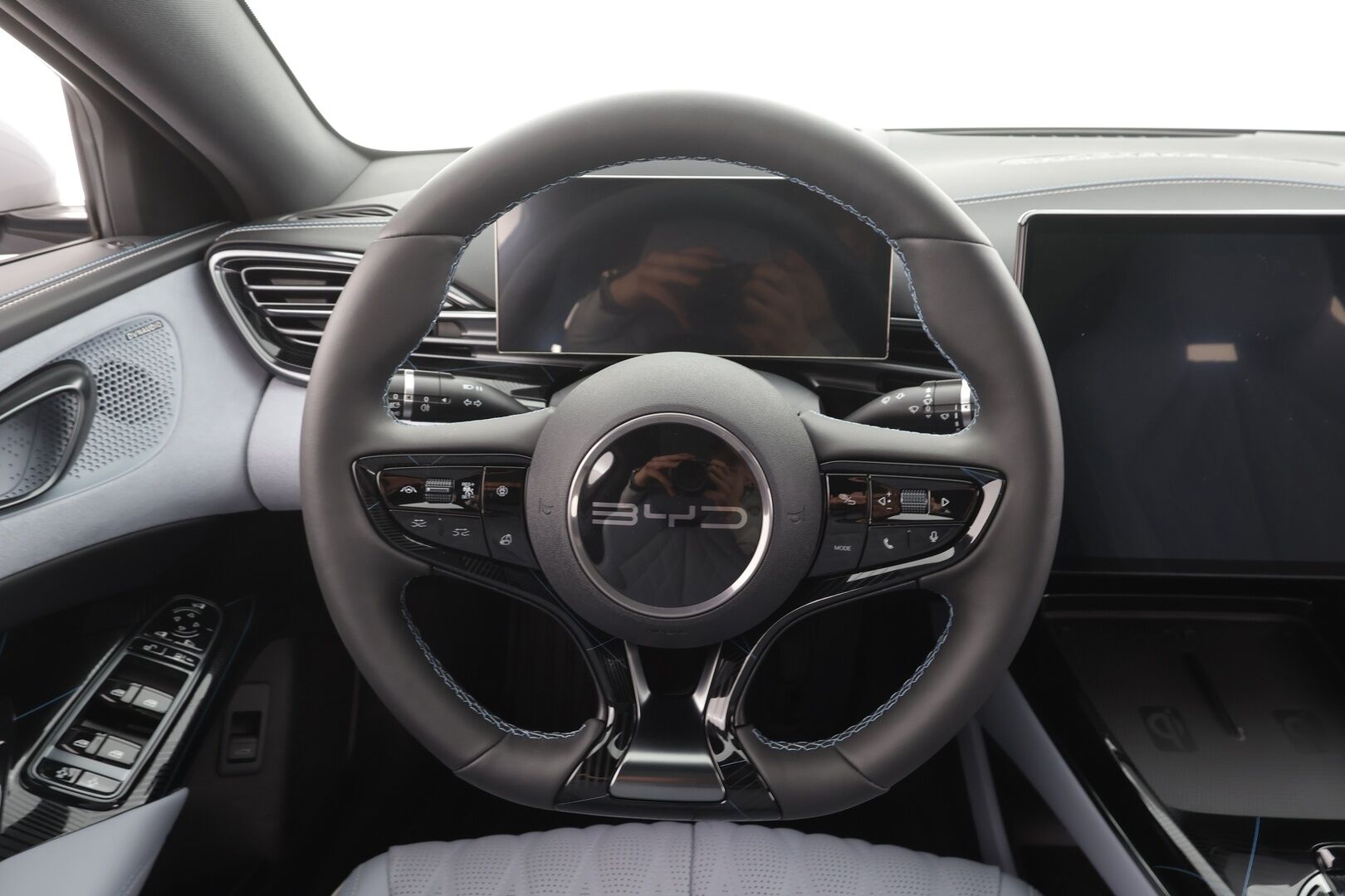 BYD SEAL 2025 Excellence - | ACC | ILP | HUD | Dynaudio | Lasikatto | Sähköpenkit | |360°  Ilmastoidut nahat | Ratinlämmitin | Keyless | Navi|LED |