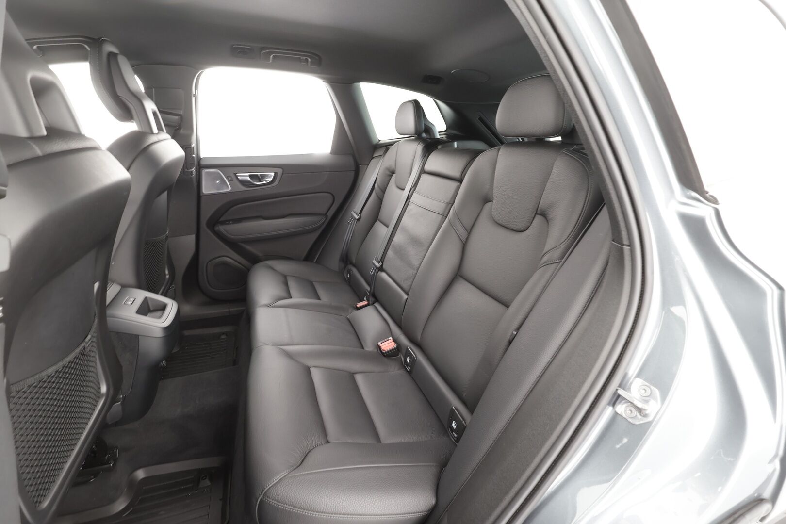 Volvo XC60 2018 T5 AWD Business Inscription aut - *Webasto | Koukku | ACC | 360 | HUD | B&W | Sportpenkki Muistilla | Navi | Keyless | Kahdet renkaat aluvanteilla*