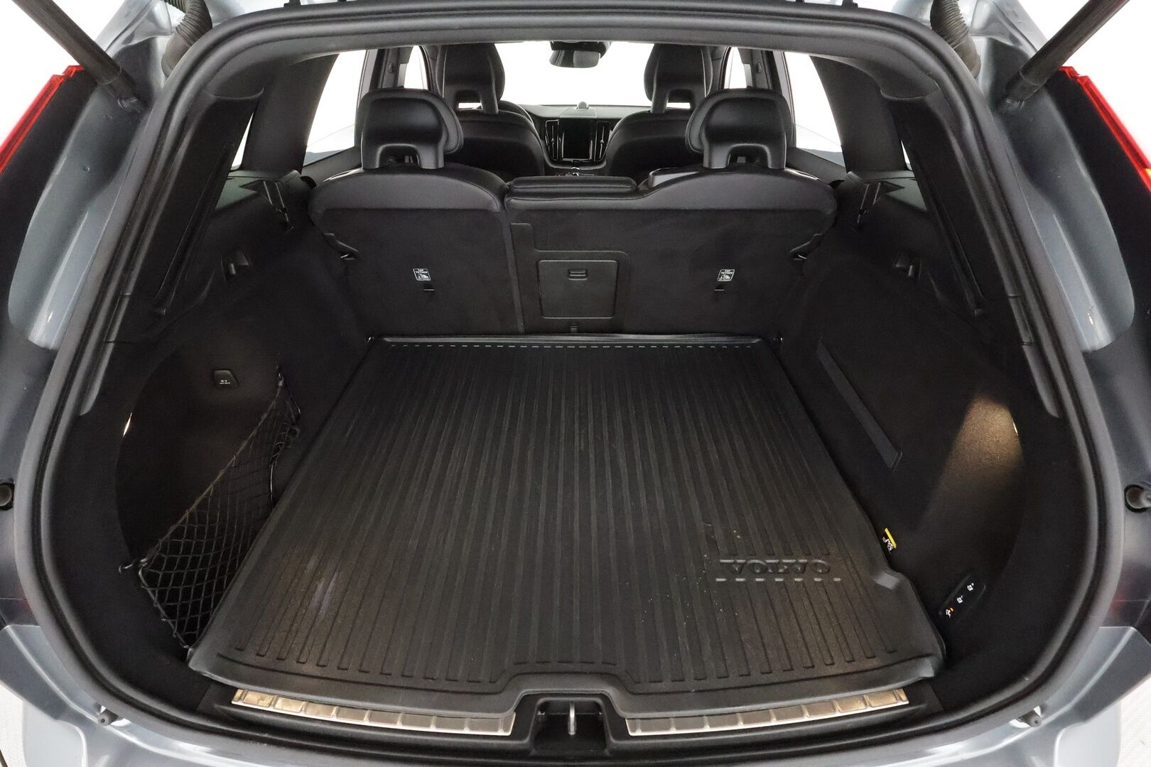 Volvo XC60 2018 T5 AWD Business Inscription aut - *Webasto | Koukku | ACC | 360 | HUD | B&W | Sportpenkki Muistilla | Navi | Keyless | Kahdet renkaat aluvanteilla*
