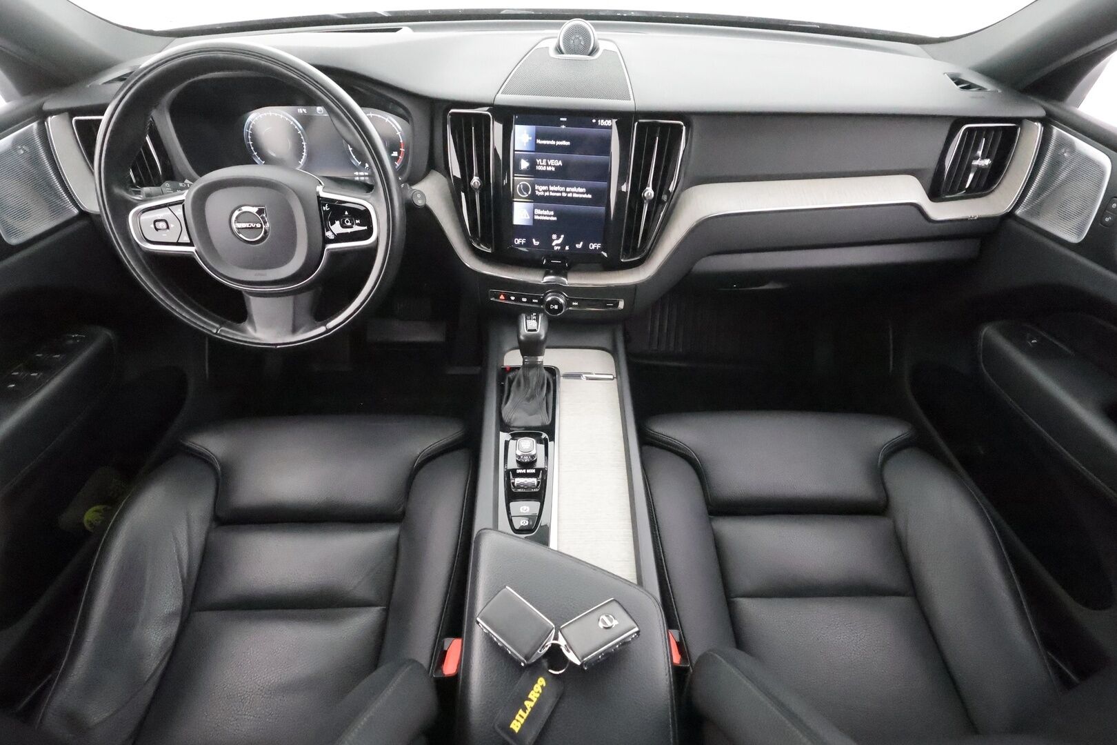 Volvo XC60 2018 T5 AWD Business Inscription aut - *Webasto | Koukku | ACC | 360 | HUD | B&W | Sportpenkki Muistilla | Navi | Keyless | Kahdet renkaat aluvanteilla*