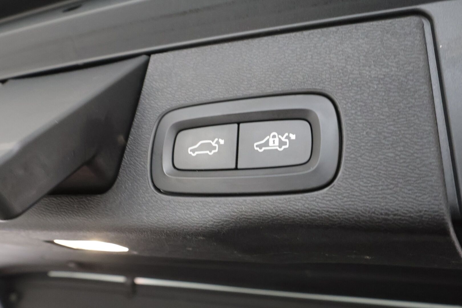 Volvo XC60 2018 T5 AWD Business Inscription aut - *Webasto | Koukku | ACC | 360 | HUD | B&W | Sportpenkki Muistilla | Navi | Keyless | Kahdet renkaat aluvanteilla*