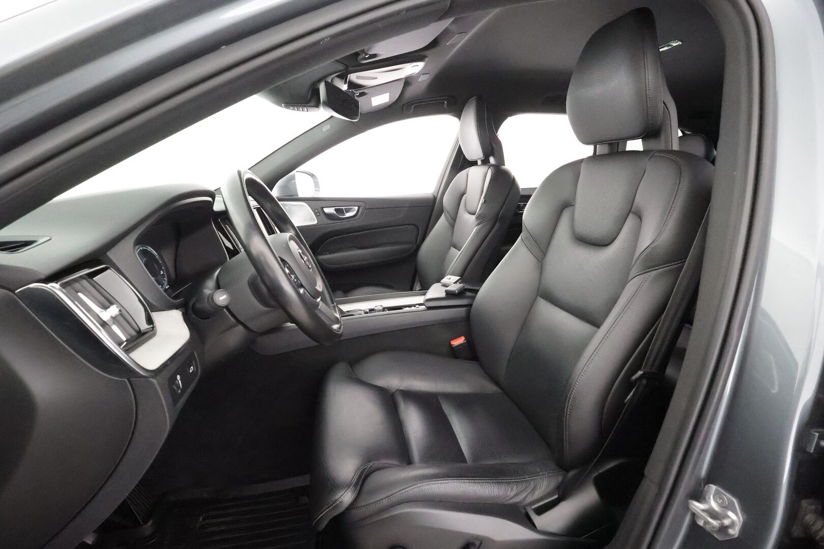 Volvo XC60 2018 T5 AWD Business Inscription aut - *Webasto | Koukku | ACC | 360 | HUD | B&W | Sportpenkki Muistilla | Navi | Keyless | Kahdet renkaat aluvanteilla*