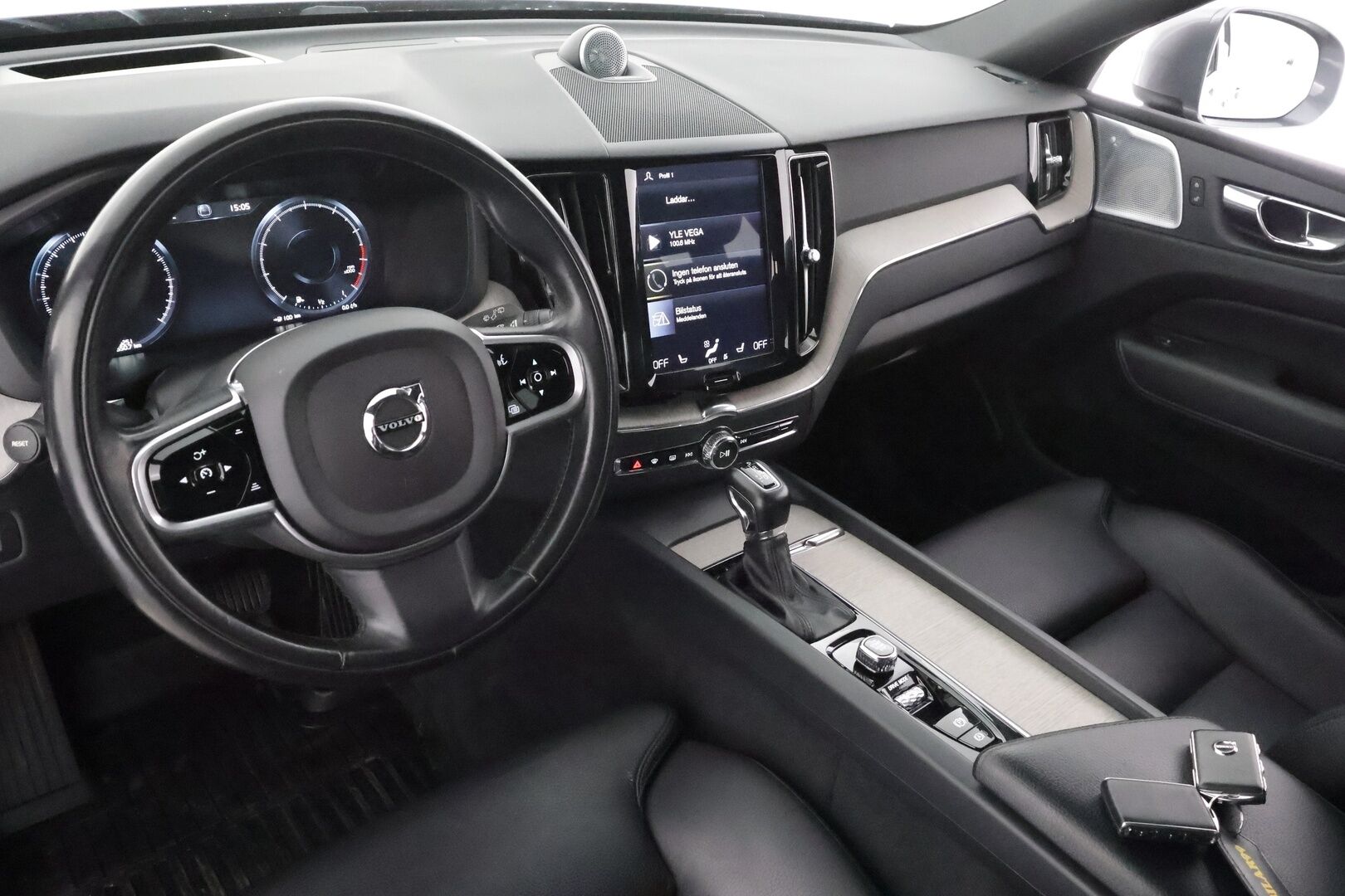 Volvo XC60 2018 T5 AWD Business Inscription aut - *Webasto | Koukku | ACC | 360 | HUD | B&W | Sportpenkki Muistilla | Navi | Keyless | Kahdet renkaat aluvanteilla*