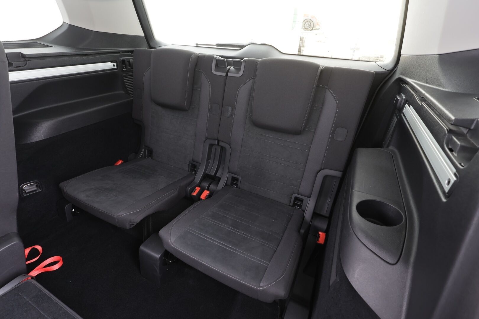 VOLKSWAGEN TOURAN 2018 Highline 1,8 TSI 132 kW DSG 7-P * Webasto / Koukku / Adapt.LED / P.kamera / Apple&Android / Keyless *