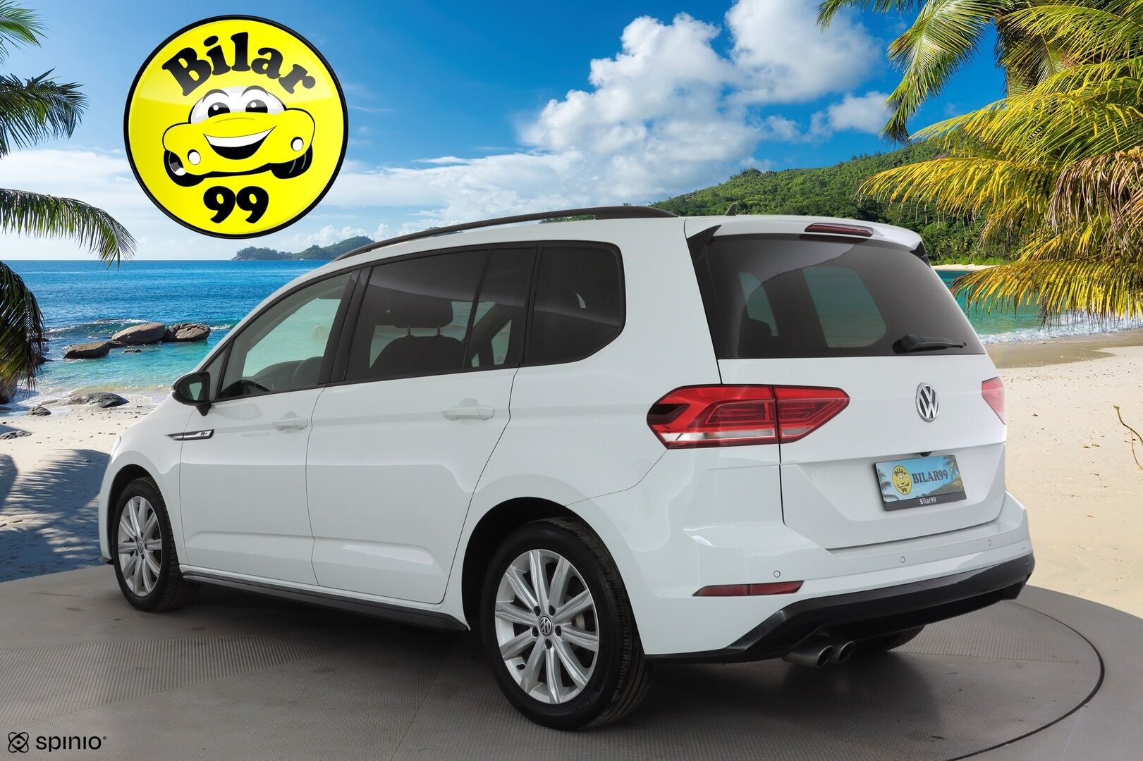 VOLKSWAGEN TOURAN 2018 Highline 1,8 TSI 132 kW DSG 7-P * Webasto / Koukku / Adapt.LED / P.kamera / Apple&Android / Keyless *