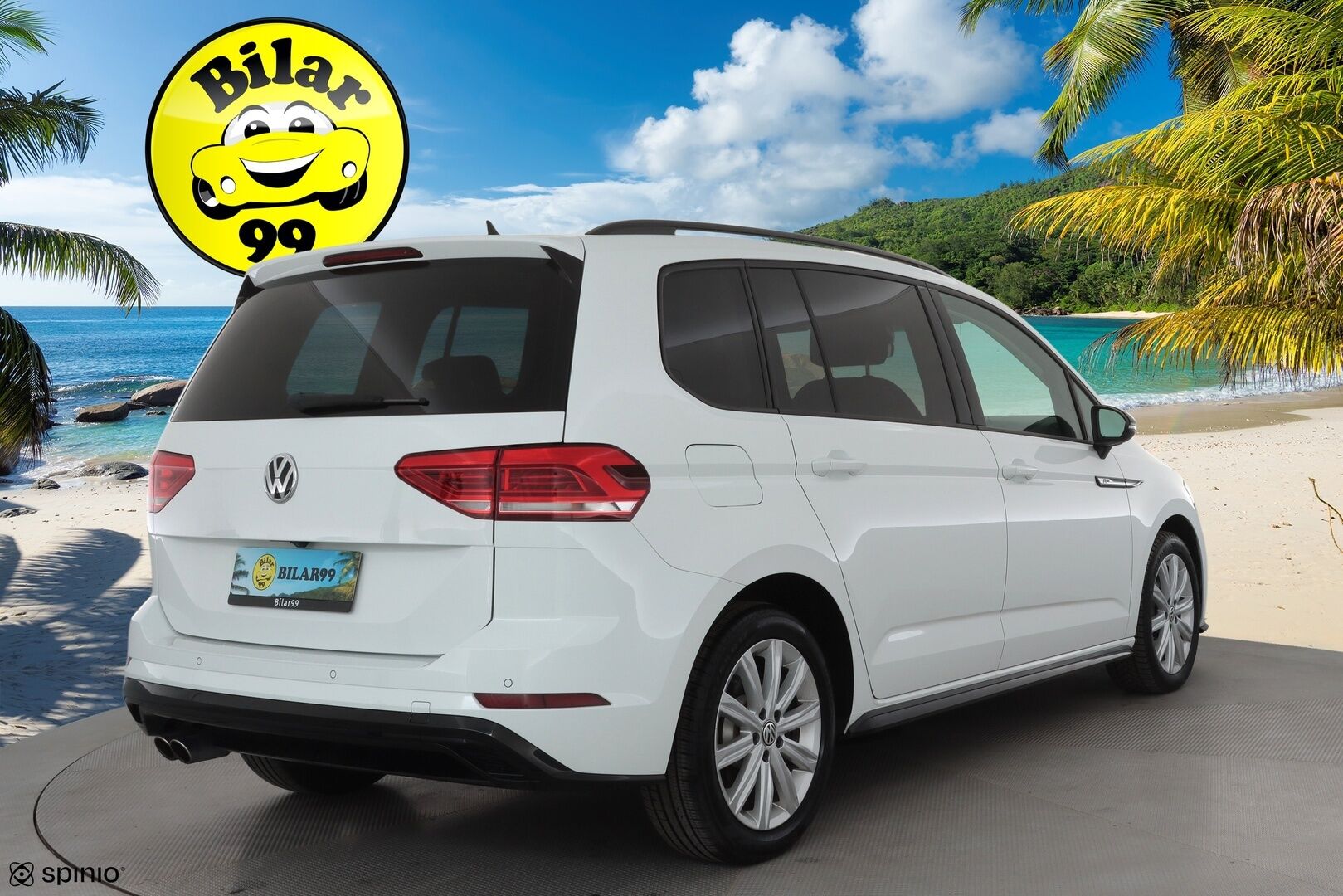 VOLKSWAGEN TOURAN 2018 Highline 1,8 TSI 132 kW DSG 7-P * Webasto / Koukku / Adapt.LED / P.kamera / Apple&Android / Keyless *
