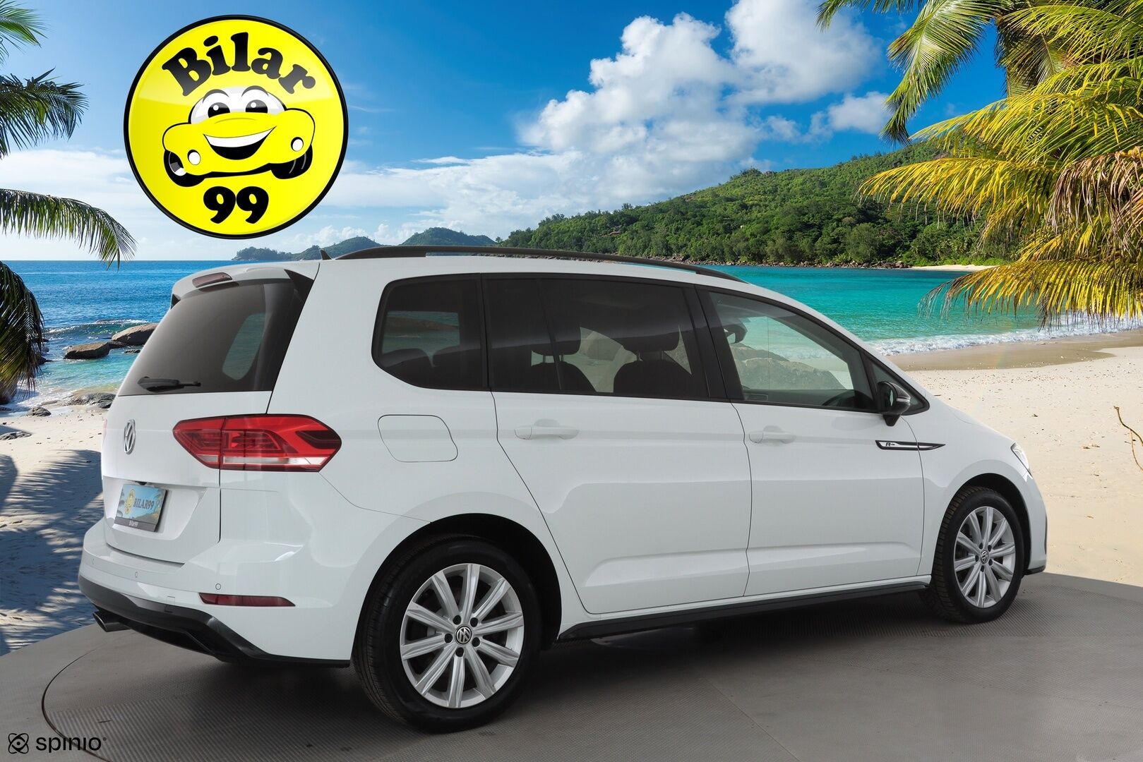 VOLKSWAGEN TOURAN 2018 Highline 1,8 TSI 132 kW DSG 7-P * Webasto / Koukku / Adapt.LED / P.kamera / Apple&Android / Keyless *
