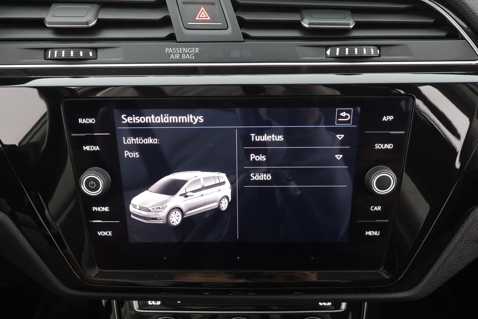 VOLKSWAGEN TOURAN 2018 Highline 1,8 TSI 132 kW DSG 7-P * Webasto / Koukku / Adapt.LED / P.kamera / Apple&Android / Keyless *