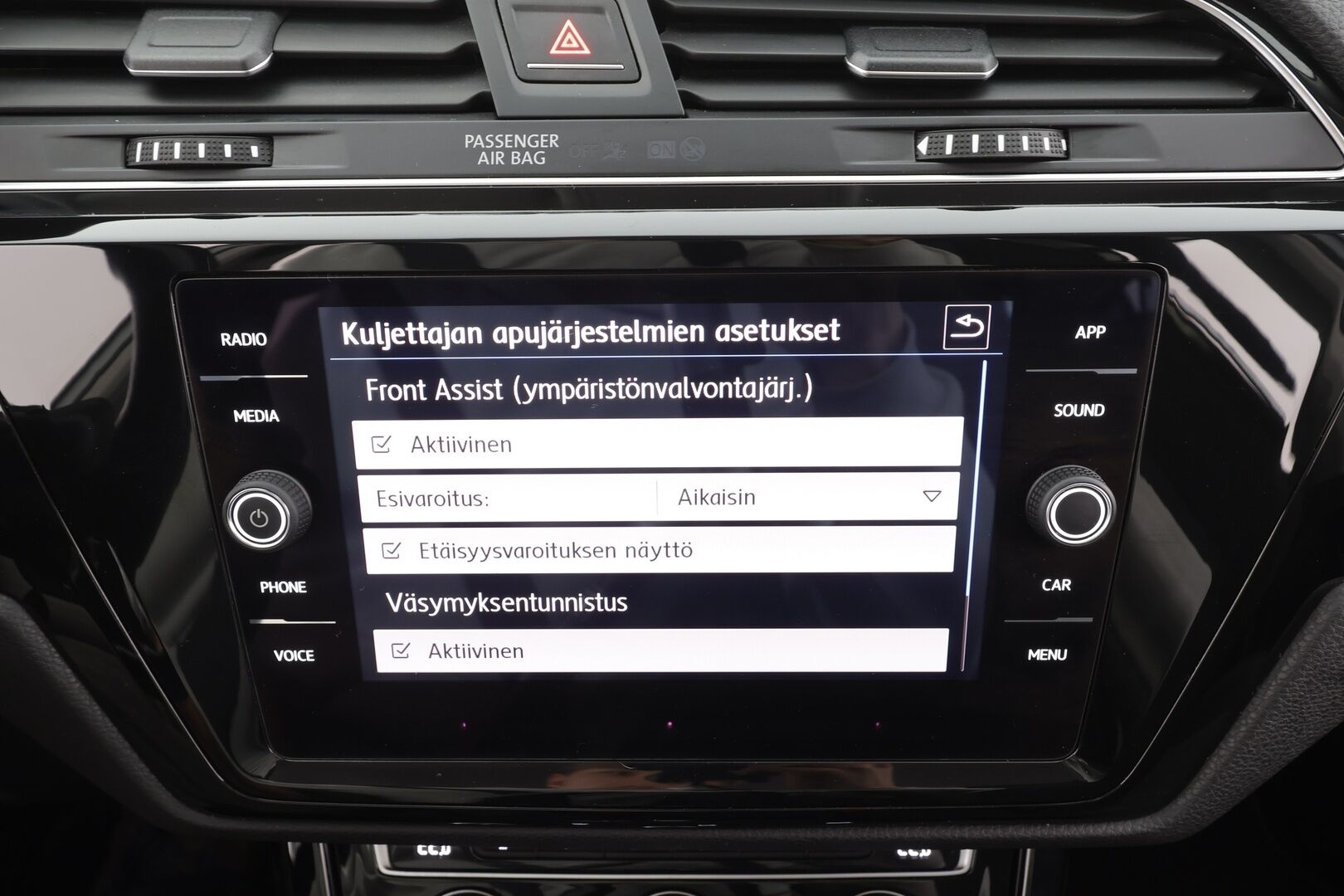 VOLKSWAGEN TOURAN 2018 Highline 1,8 TSI 132 kW DSG 7-P * Webasto / Koukku / Adapt.LED / P.kamera / Apple&Android / Keyless *