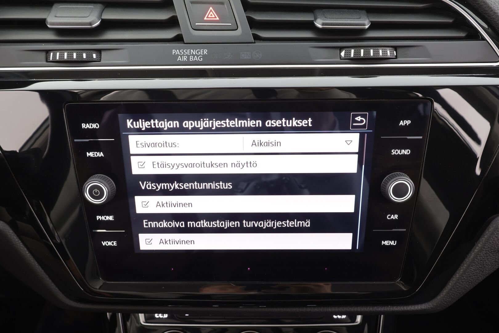 VOLKSWAGEN TOURAN 2018 Highline 1,8 TSI 132 kW DSG 7-P * Webasto / Koukku / Adapt.LED / P.kamera / Apple&Android / Keyless *
