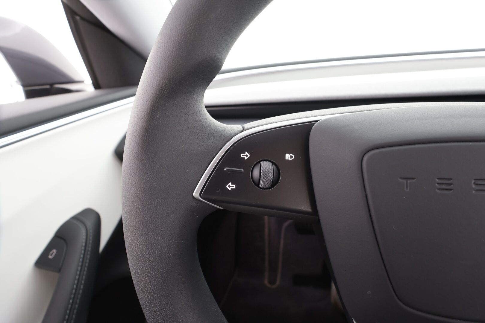 TESLA MODEL 3 2024 Long Range AWD Highland - | ILP | Lasikatto | Premium Audio | Ilmastoidut nahat | Matrix LED | Viihdenäyttö | P.Kamera | Valkoiset nahat | Facelift |