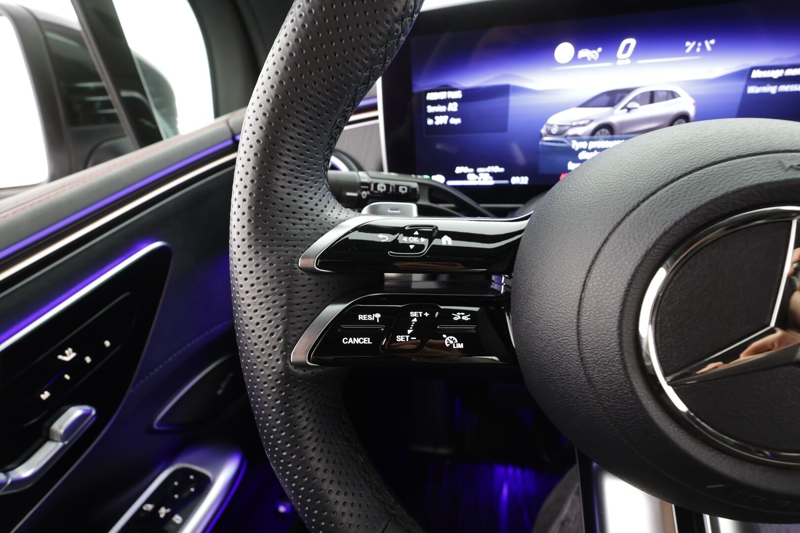 MERCEDES-BENZ EQE SUV 2025 350 4Matic AMG Line - Distronic Pro | ILP | Koukku | 360° | Midline | Muistipenkit | Keyless | Navi | Ratinlämmitin