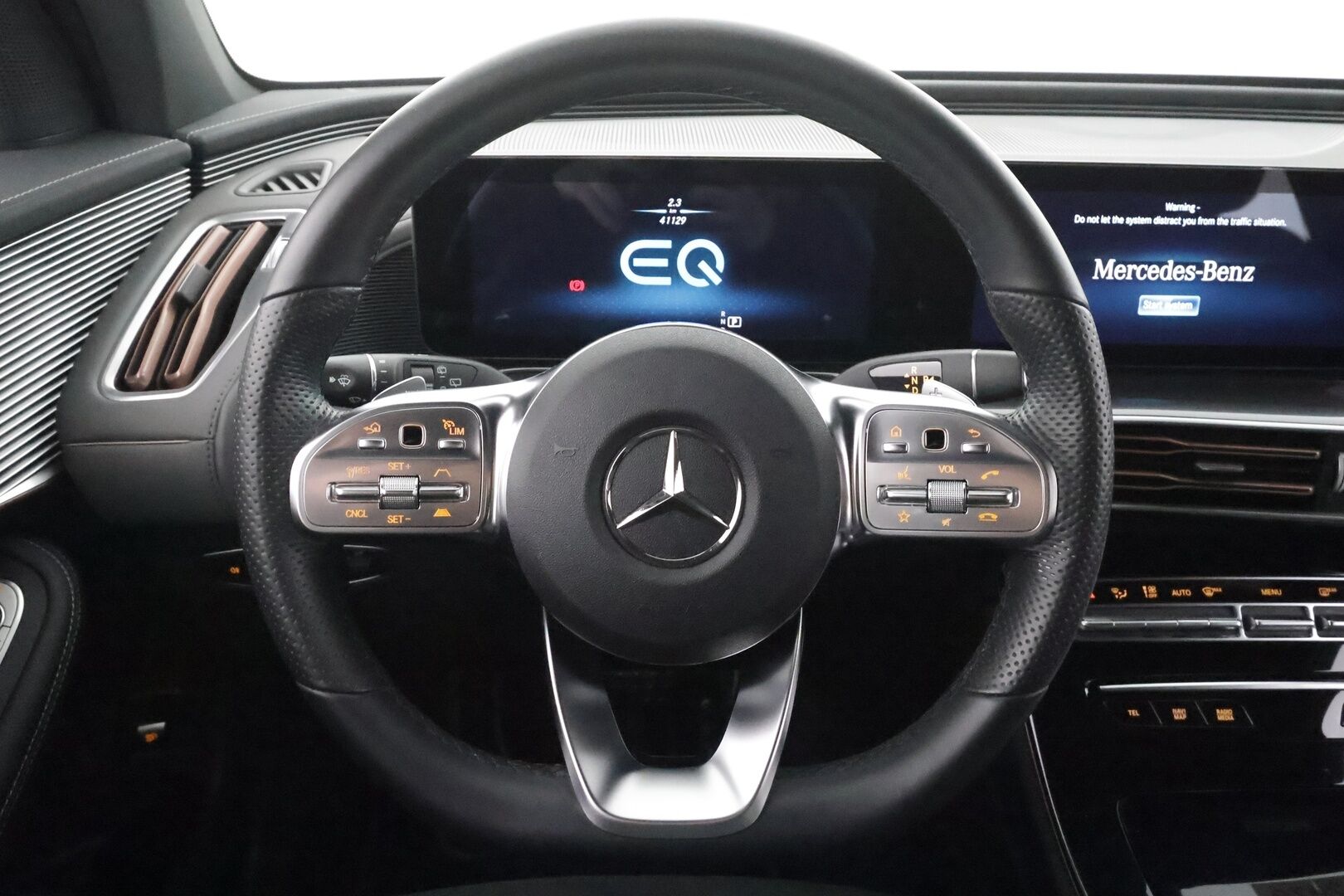 MERCEDES-BENZ EQC 2021 400 4Matic - Distronic+ | Muistipenkit | 360° | Midline | Multibeam | AMG-Sisäpaketti | Navi | Keyless | Tuplalasit | SoH 97,8% | Kahdet renkaat aluvanteilla | Juuri merkkihuollettu