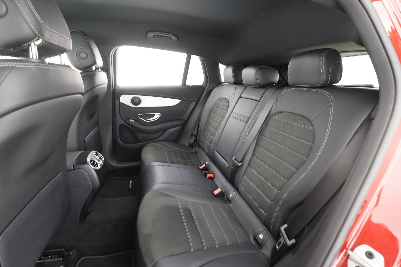 MERCEDES-BENZ EQC 2021 400 4Matic - Distronic+ | Muistipenkit | 360° | Midline | Multibeam | AMG-Sisäpaketti | Navi | Keyless | Tuplalasit | SoH 97,8% | Kahdet renkaat aluvanteilla | Juuri merkkihuollettu