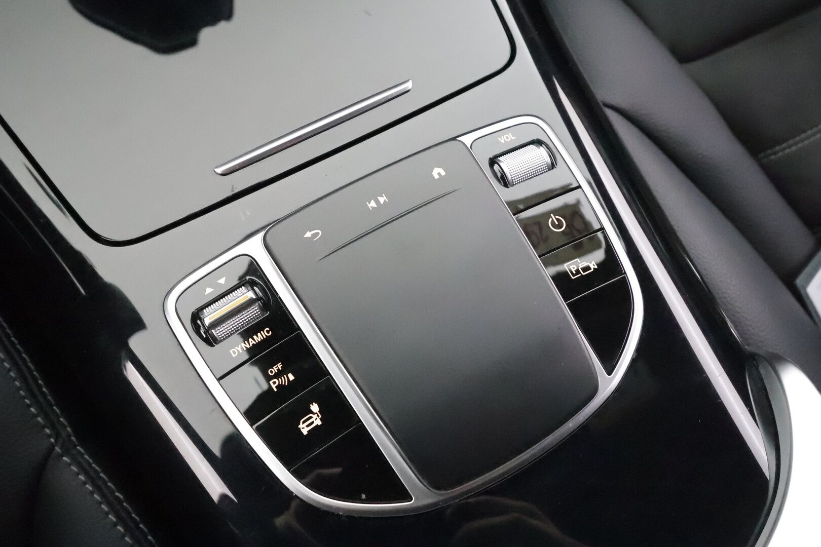 MERCEDES-BENZ EQC 2021 400 4Matic - Distronic+ | Muistipenkit | 360° | Midline | Multibeam | AMG-Sisäpaketti | Navi | Keyless | Tuplalasit | SoH 97,8% | Kahdet renkaat aluvanteilla | Juuri merkkihuollettu