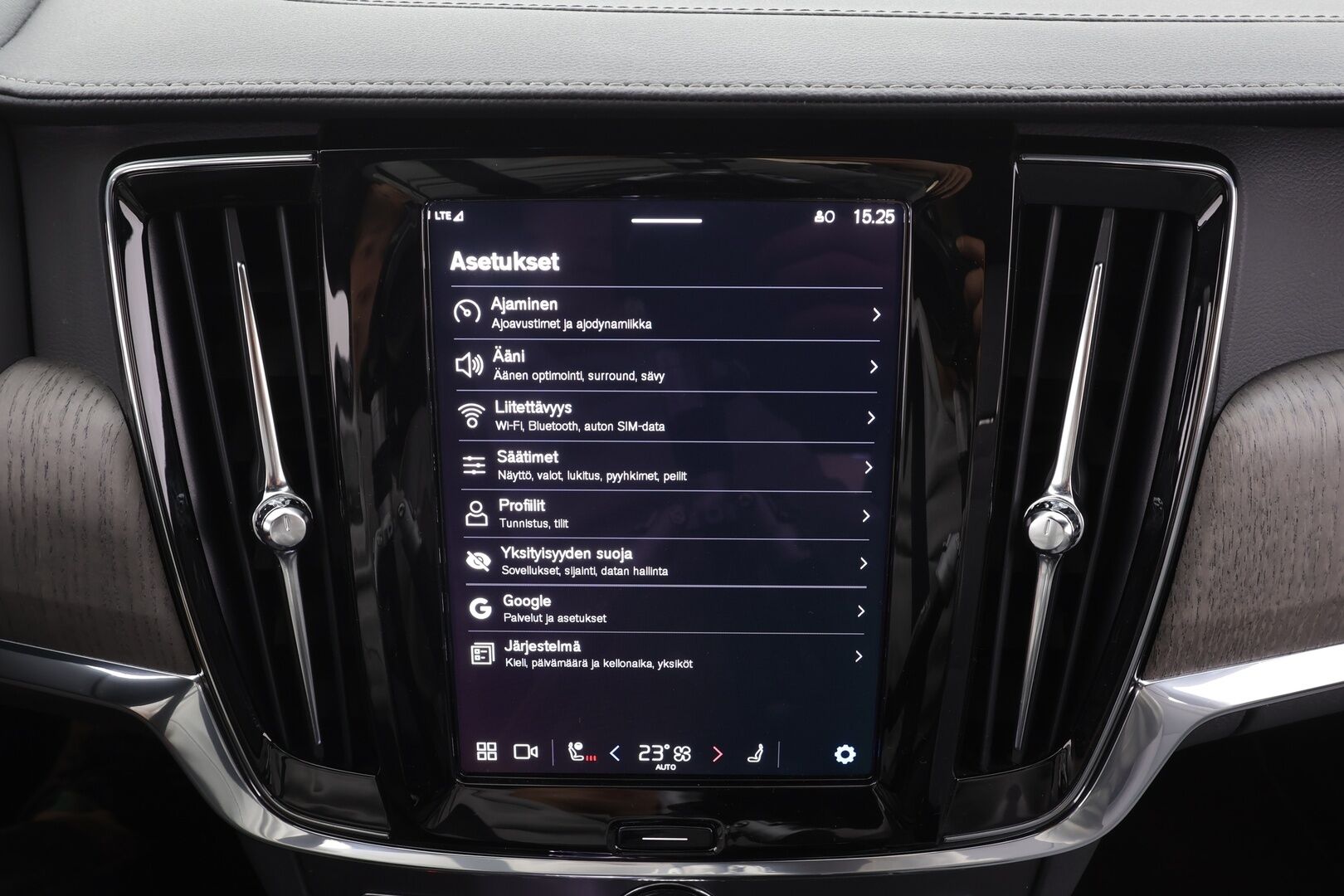 Volvo V90 2023 T6 AWD Long Range Plus Dark aut - | Lisälämmitin | H&K | ACC | Full-LED | 360 | Sporttipenkit Muistilla | Kaistavahti | Keyless |