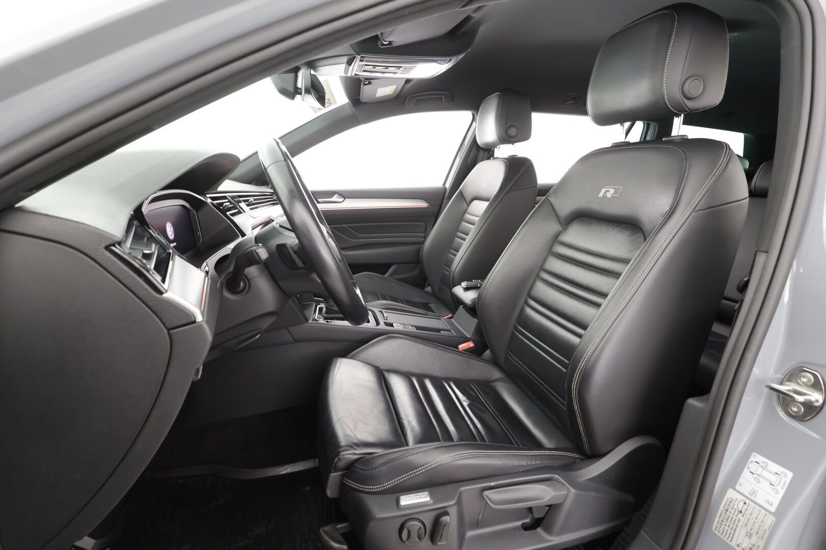 VOLKSWAGEN PASSAT 2020 Variant Highline 2,0 TSI 200 kW (272 hv) 4MOTION DSG-automaatti R-Line Edition - | ACC | Digimittari | Koukku | Webasto | Sporttinahat | Matrix LED | P.Kamera | Adaptiivinen alusta | Navi | Keyless | Merkkihuollettu | Huippusiisti | 
