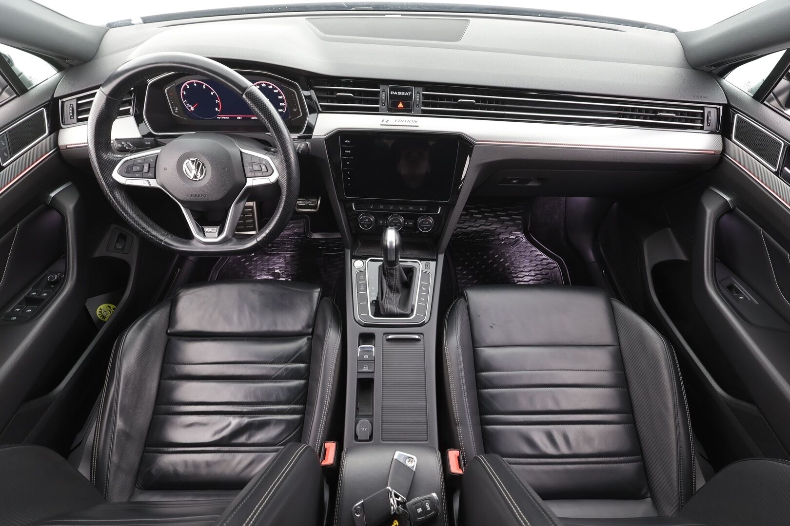VOLKSWAGEN PASSAT 2020 Variant Highline 2,0 TSI 200 kW (272 hv) 4MOTION DSG-automaatti R-Line Edition - | ACC | Digimittari | Koukku | Webasto | Sporttinahat | Matrix LED | P.Kamera | Adaptiivinen alusta | Navi | Keyless | Merkkihuollettu | Huippusiisti | 