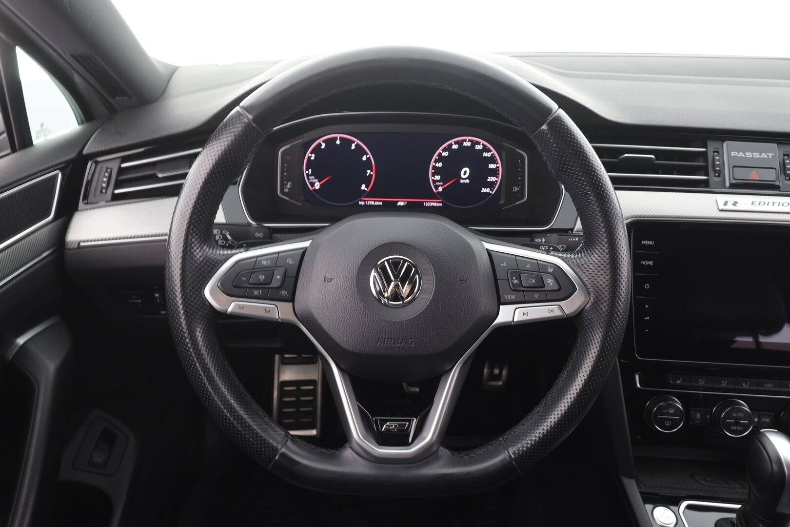 VOLKSWAGEN PASSAT 2020 Variant Highline 2,0 TSI 200 kW (272 hv) 4MOTION DSG-automaatti R-Line Edition - | ACC | Digimittari | Koukku | Webasto | Sporttinahat | Matrix LED | P.Kamera | Adaptiivinen alusta | Navi | Keyless | Merkkihuollettu | Huippusiisti | 