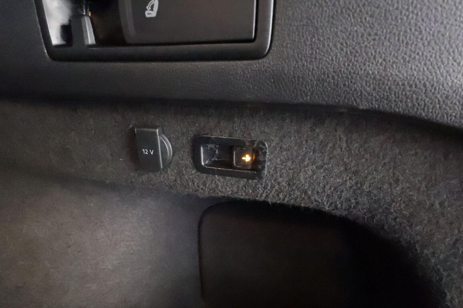 VOLKSWAGEN PASSAT 2020 Variant Highline 2,0 TSI 200 kW (272 hv) 4MOTION DSG-automaatti R-Line Edition - | ACC | Digimittari | Koukku | Webasto | Sporttinahat | Matrix LED | P.Kamera | Adaptiivinen alusta | Navi | Keyless | Merkkihuollettu | Huippusiisti | 