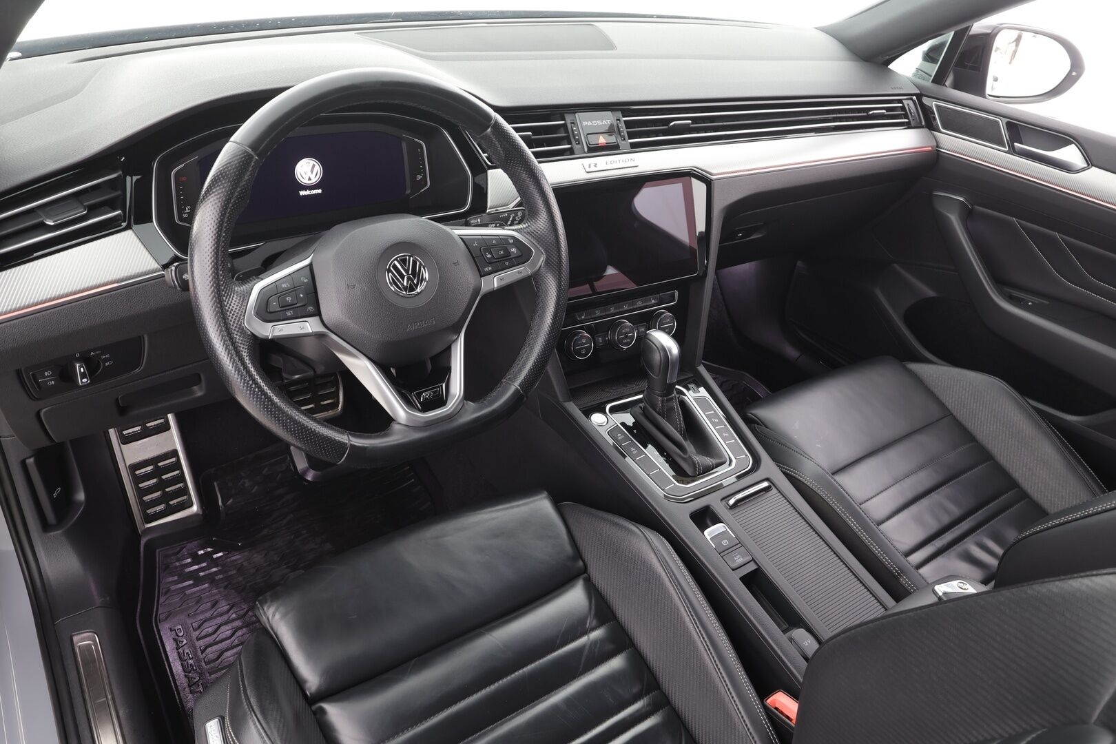 VOLKSWAGEN PASSAT 2020 Variant Highline 2,0 TSI 200 kW (272 hv) 4MOTION DSG-automaatti R-Line Edition - | ACC | Digimittari | Koukku | Webasto | Sporttinahat | Matrix LED | P.Kamera | Adaptiivinen alusta | Navi | Keyless | Merkkihuollettu | Huippusiisti | 
