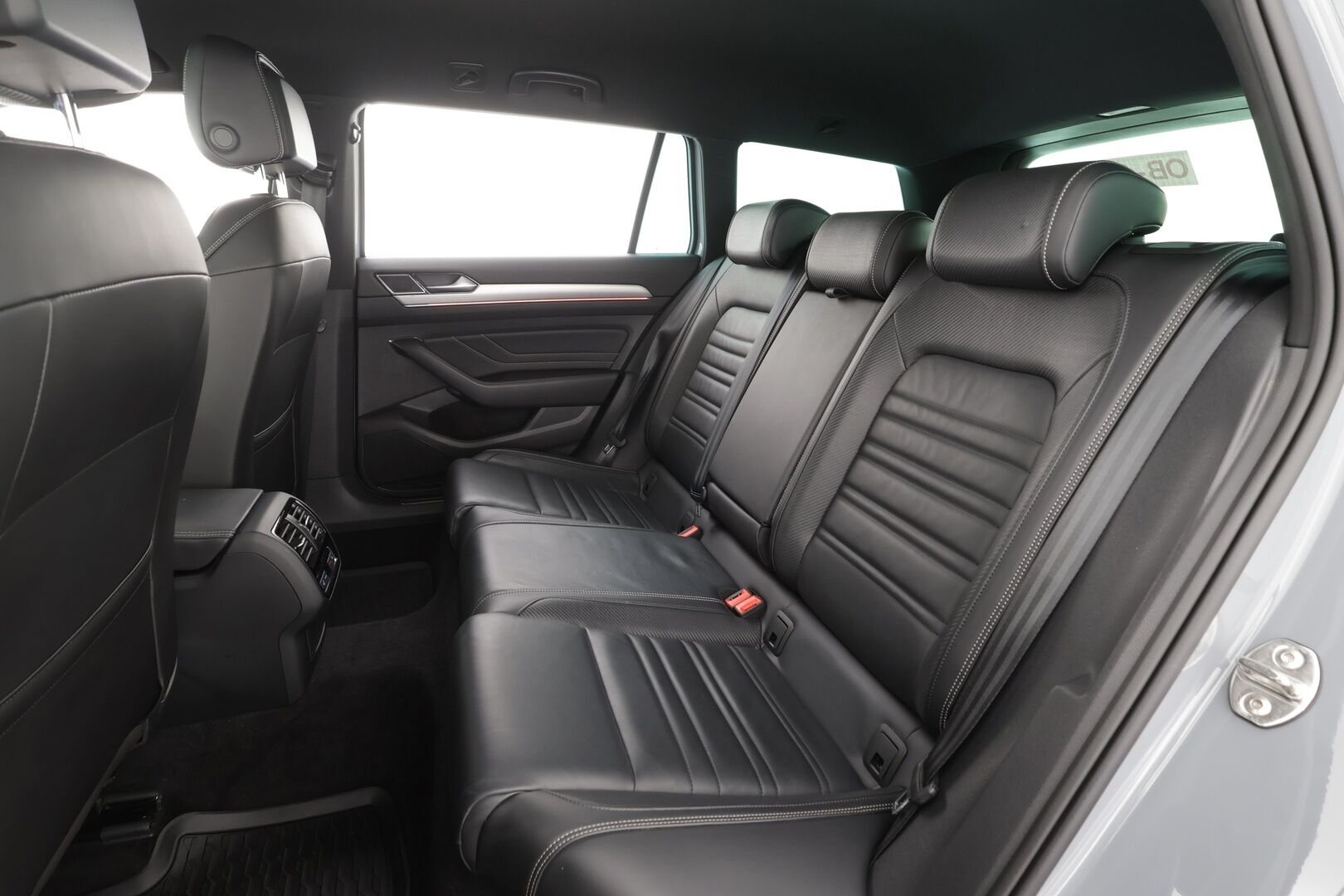 VOLKSWAGEN PASSAT 2020 Variant Highline 2,0 TSI 200 kW (272 hv) 4MOTION DSG-automaatti R-Line Edition - | ACC | Digimittari | Koukku | Webasto | Sporttinahat | Matrix LED | P.Kamera | Adaptiivinen alusta | Navi | Keyless | Merkkihuollettu | Huippusiisti | 