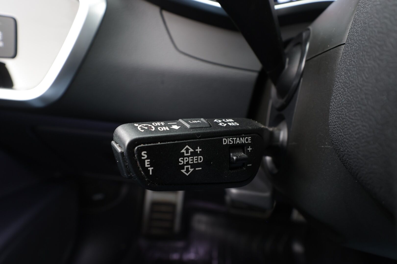 AUDI A6 2023 Avant Business Sport 55 TFSI e quattro Stronic Electrified Edition - Kahdet renkaat aluvanteilla | Merkkihuollot | 2x Latauskaapelit | Koukku | ACC | Matrix | P.Tutkat | Sportpenkit |