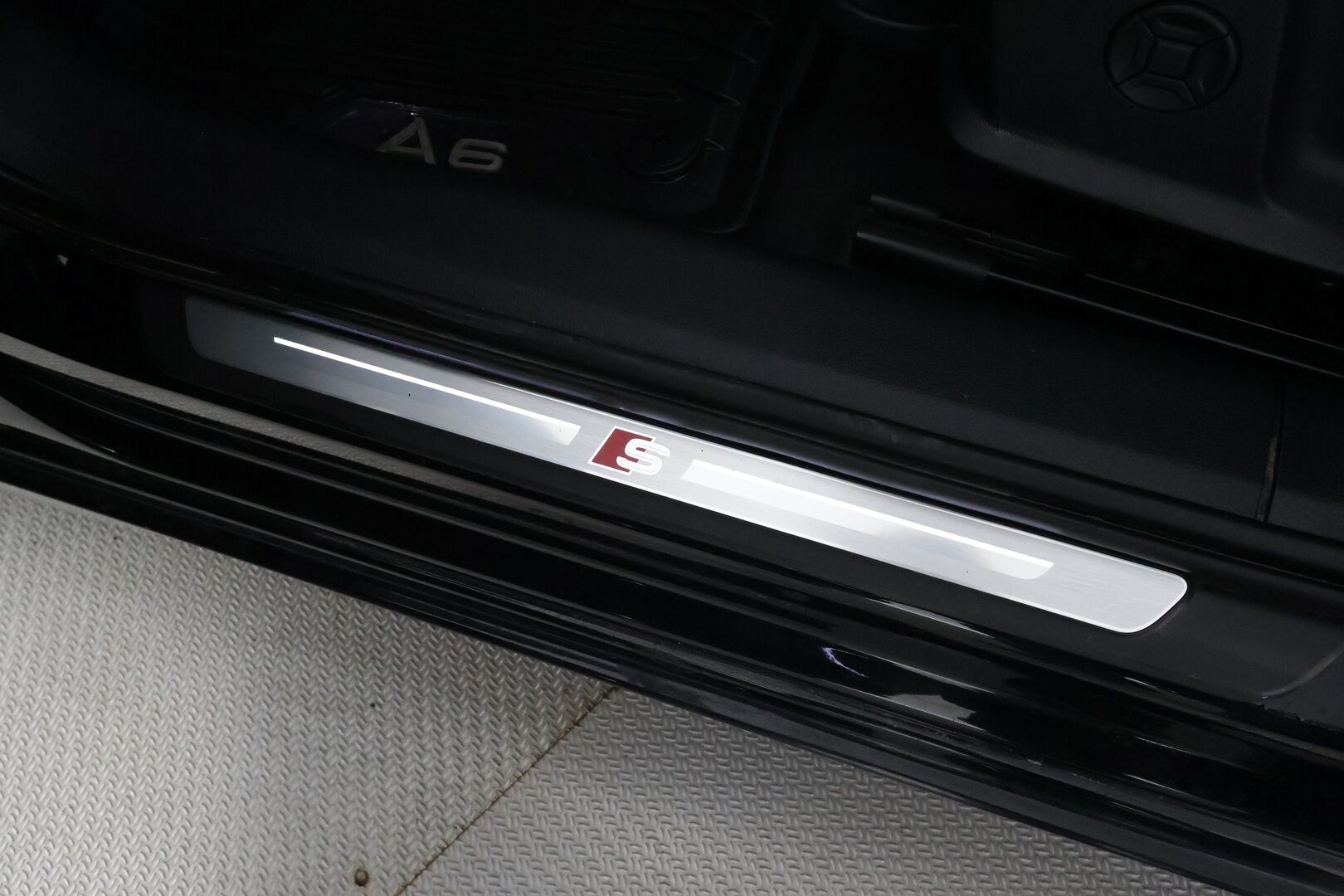 AUDI A6 2023 Avant Business Sport 55 TFSI e quattro Stronic Electrified Edition - Kahdet renkaat aluvanteilla | Merkkihuollot | 2x Latauskaapelit | Koukku | ACC | Matrix | P.Tutkat | Sportpenkit |