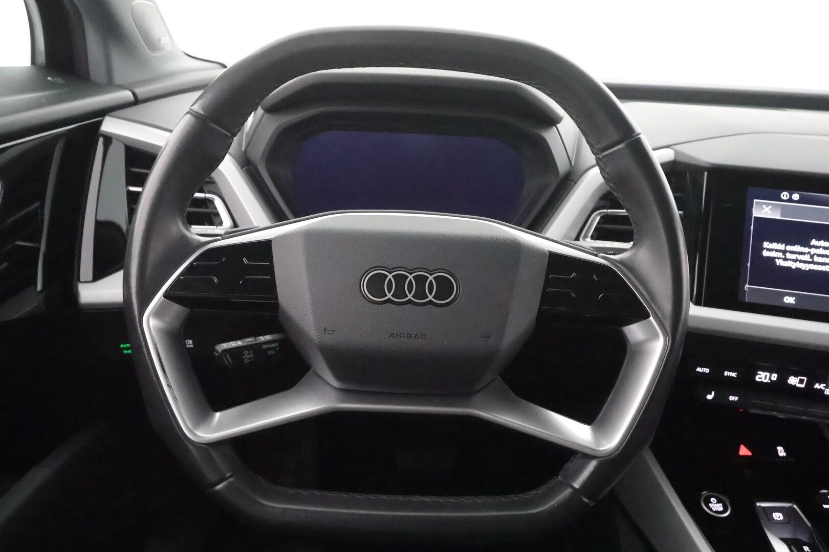 AUDI Q4 E-TRON 2022 Edition Advanced 50 quattro - ILP | Koukku | ACC | Sonos | P. Kamera | Sporttipenkit | LED | Digimittaristo | Navi | 2x latauskaapelit | Kahdet renkaat aluvanteilla | Merkkihuollot