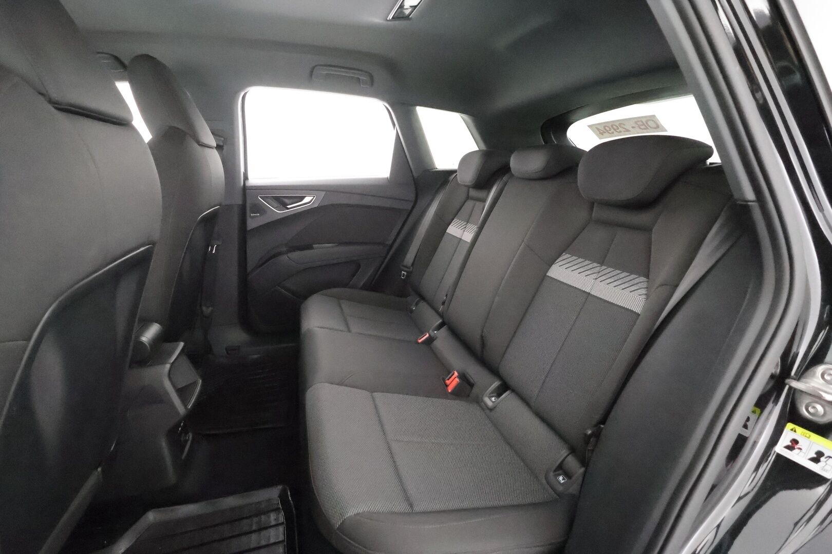 AUDI Q4 E-TRON 2022 Edition Advanced 50 quattro - ILP | Koukku | ACC | Sonos | P. Kamera | Sporttipenkit | LED | Digimittaristo | Navi | 2x latauskaapelit | Kahdet renkaat aluvanteilla | Merkkihuollot