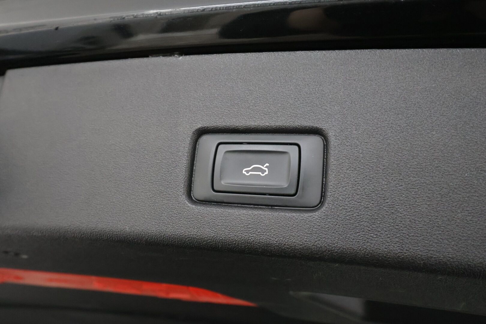AUDI Q4 E-TRON 2022 Edition Advanced 50 quattro - ILP | Koukku | ACC | Sonos | P. Kamera | Sporttipenkit | LED | Digimittaristo | Navi | 2x latauskaapelit | Kahdet renkaat aluvanteilla | Merkkihuollot