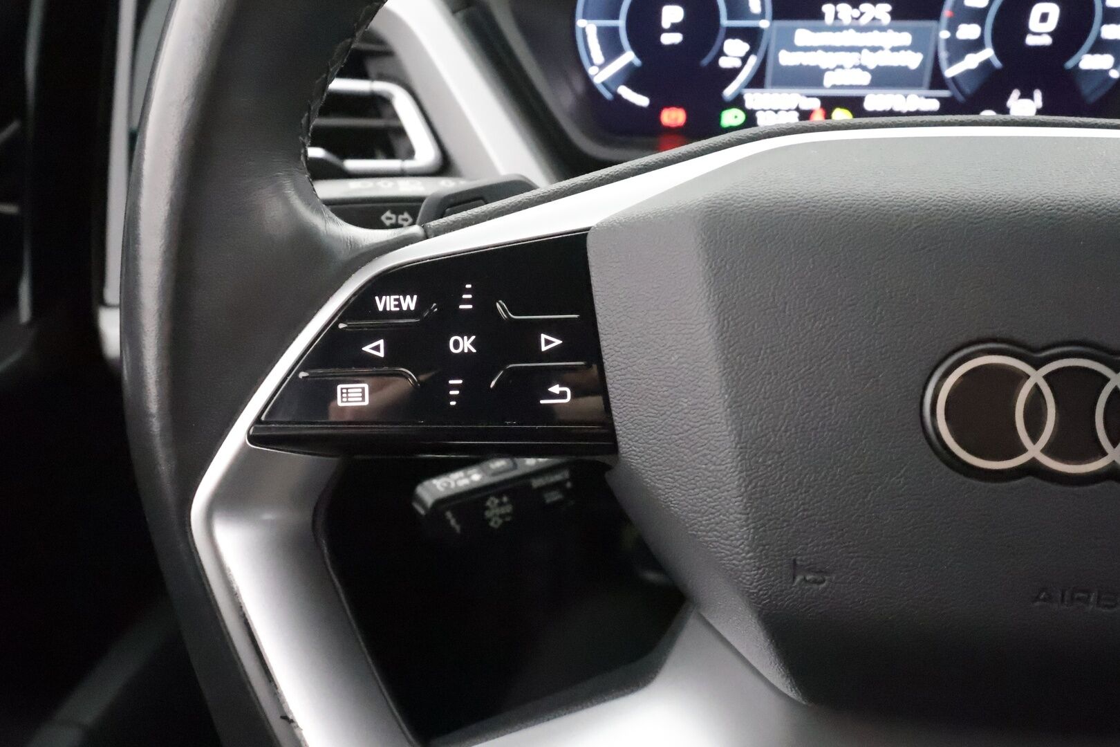AUDI Q4 E-TRON 2022 Edition Advanced 50 quattro - ILP | Koukku | ACC | Sonos | P. Kamera | Sporttipenkit | LED | Digimittaristo | Navi | 2x latauskaapelit | Kahdet renkaat aluvanteilla | Merkkihuollot