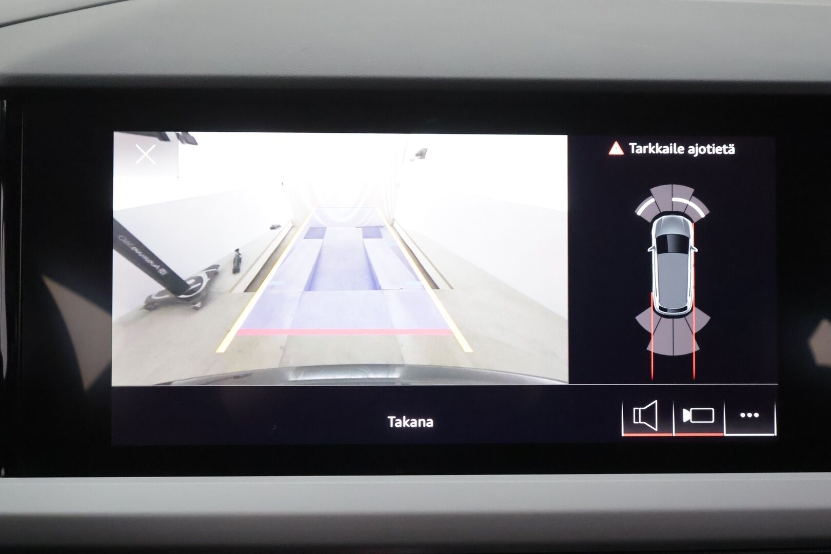 AUDI Q4 E-TRON 2022 Edition Advanced 50 quattro - ILP | Koukku | ACC | Sonos | P. Kamera | Sporttipenkit | LED | Digimittaristo | Navi | 2x latauskaapelit | Kahdet renkaat aluvanteilla | Merkkihuollot