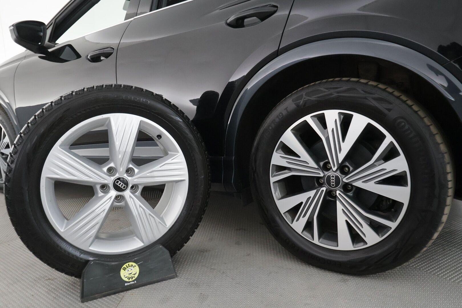 AUDI Q4 E-TRON 2022 Edition Advanced 50 quattro - ILP | Koukku | ACC | Sonos | P. Kamera | Sporttipenkit | LED | Digimittaristo | Navi | 2x latauskaapelit | Kahdet renkaat aluvanteilla | Merkkihuollot
