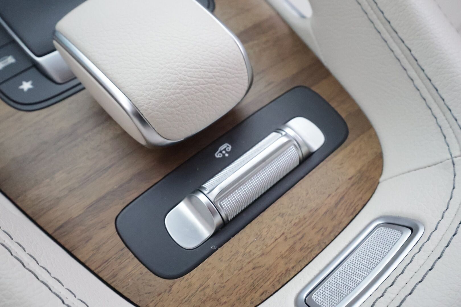 MERCEDES-BENZ GLE 2022 350de 4Matic SE Edition - Distronic+ | Airmatic | Muistipenkit | Koukku | 360° | Vaaleat nahat | NAVI | LED | Ratinlämmitin