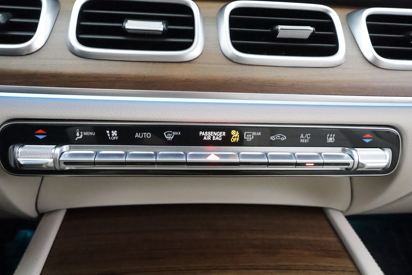 MERCEDES-BENZ GLE 2022 350de 4Matic SE Edition - Distronic+ | Airmatic | Muistipenkit | Koukku | 360° | Vaaleat nahat | NAVI | LED | Ratinlämmitin