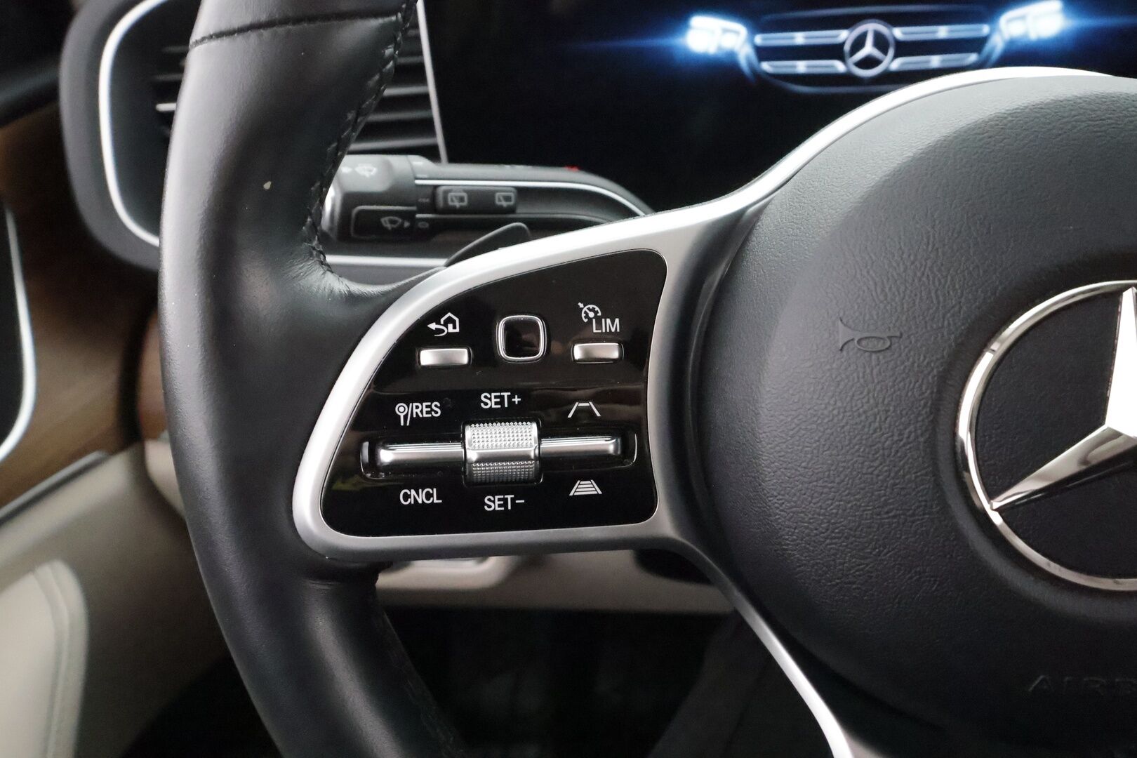 MERCEDES-BENZ GLE 2022 350de 4Matic SE Edition - Distronic+ | Airmatic | Muistipenkit | Koukku | 360° | Vaaleat nahat | NAVI | LED | Ratinlämmitin