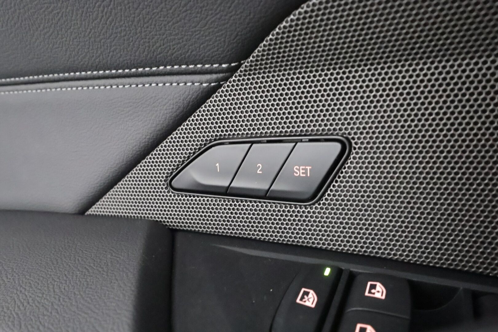 BMW I4 M60 2026 M60 xDrive Fully Charged * ACC / HUD / H&K / Koukku / Adapt.LED / 360° / Muistipenkki / Comfort Access * - Akuston esilämmitys / Sporttinahat / Kahdet renkaat aluvanteilla / Huippuvarusteet