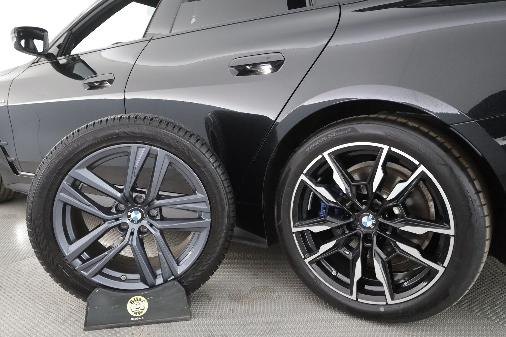 BMW I4 M60 2026 M60 xDrive Fully Charged * ACC / HUD / H&K / Koukku / Adapt.LED / 360° / Muistipenkki / Comfort Access * - Akuston esilämmitys / Sporttinahat / Kahdet renkaat aluvanteilla / Huippuvarusteet