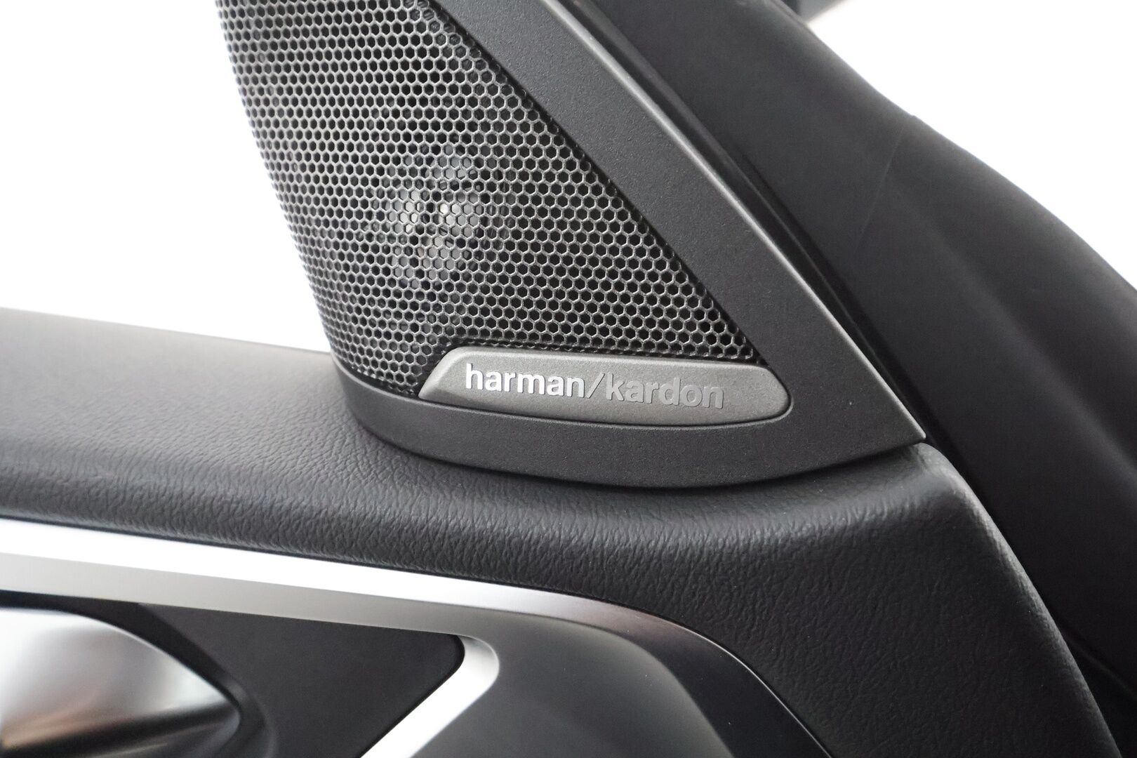 BMW I4 M60 2026 M60 xDrive Fully Charged * ACC / HUD / H&K / Koukku / Adapt.LED / 360° / Muistipenkki / Comfort Access * - Akuston esilämmitys / Sporttinahat / Kahdet renkaat aluvanteilla / Huippuvarusteet