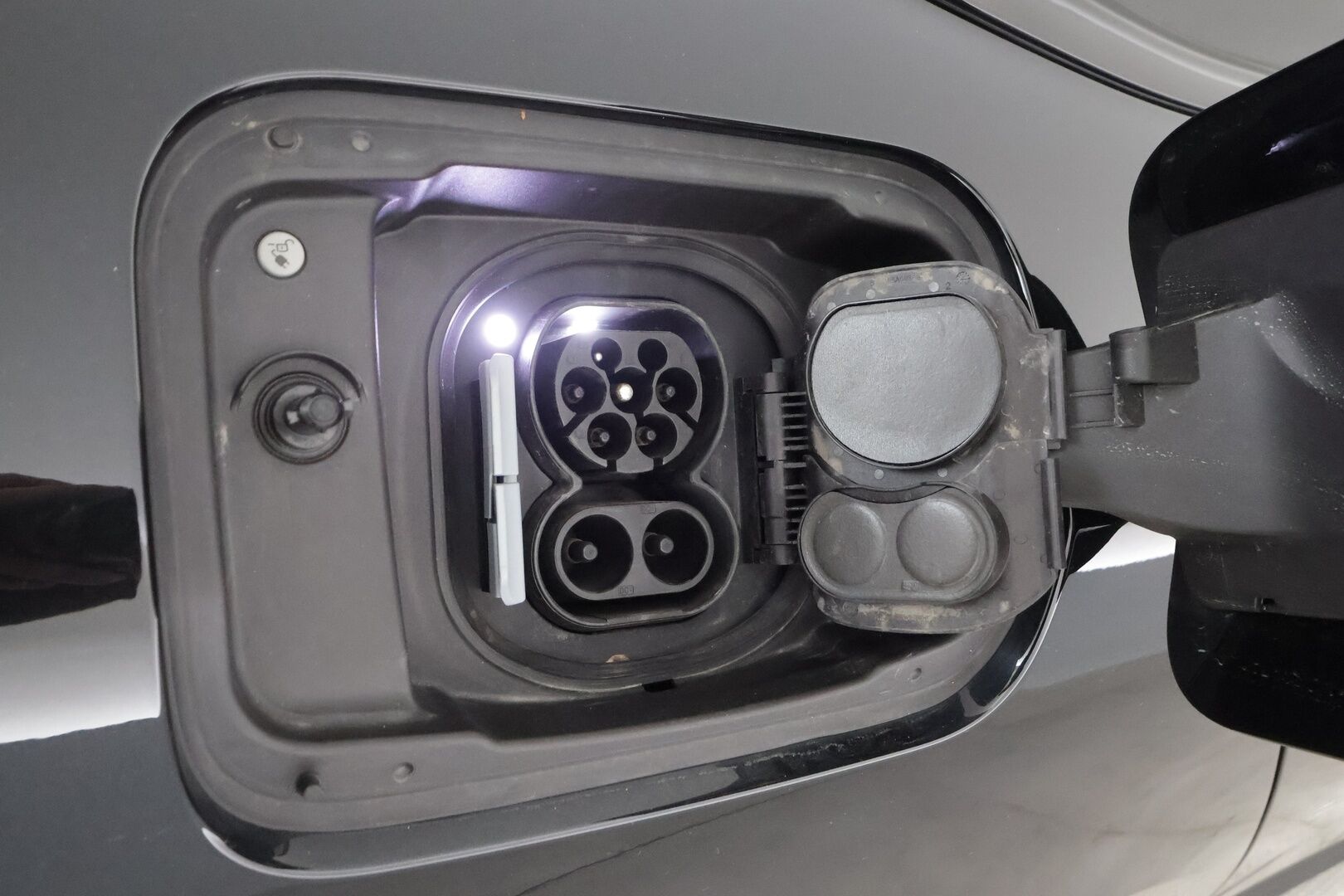 BMW I4 M60 2026 M60 xDrive Fully Charged * ACC / HUD / H&K / Koukku / Adapt.LED / 360° / Muistipenkki / Comfort Access * - Akuston esilämmitys / Sporttinahat / Kahdet renkaat aluvanteilla / Huippuvarusteet