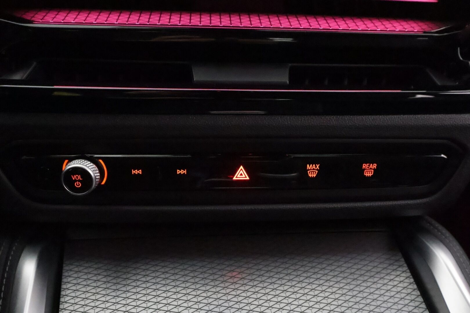 BMW I4 M60 2026 M60 xDrive Fully Charged * ACC / HUD / H&K / Koukku / Adapt.LED / 360° / Muistipenkki / Comfort Access * - Akuston esilämmitys / Sporttinahat / Kahdet renkaat aluvanteilla / Huippuvarusteet